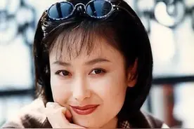 三十年前红遍广东的《情满珠江》女主角，58岁的她依旧十分优雅图片