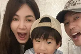 Ella晒一家三口全家福！仅用草莓给儿子当蛋糕，4岁儿子像极妈妈图片