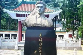 他和朱老总一起参加南昌起义，可惜28岁牺牲，57年后儿子成总理图片