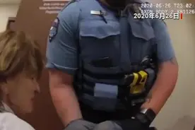 美国警察粗暴执法致七旬老人受伤 涉事三名警察已辞职图片