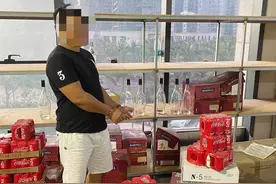 轩尼诗、马爹利……海口一酒吧电工盗窃约400瓶洋酒被警方抓获图片