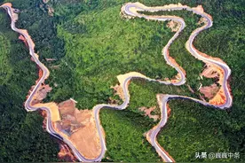 7旬大叔隐居深山闹“天宫”，率儿携婿投120万养800只羊，啥情况图片