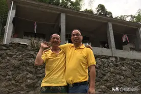 县城干部下乡扶贫四年，与贫困男子成为“兄弟”，背后感人图片