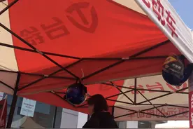 头盔暴涨背后：三无产品泛滥，存在安全帽充当头盔现象，商家自曝要3C认证需每个加30元图片