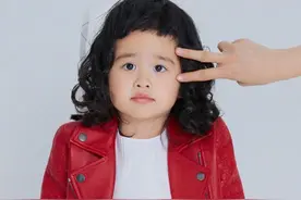 还记得包贝尔的女儿饺子吗？她长大变美了图片