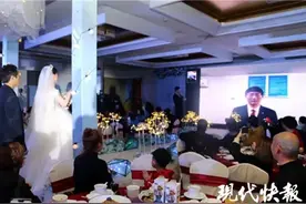 婚礼现场新郎缺席，新娘一个人哭着办完婚礼图片