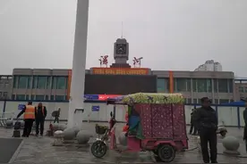 漯河火车站归武汉局管辖，临颍火车站归郑州局管辖，为何？图片