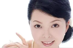 湖南卫视真一姐，地位压李湘谢娜，提携汪涵，事业巅峰期隐退生子图片
