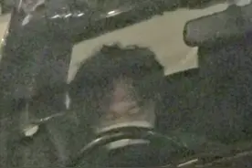 陈奕迅解约阿迪后首现身！独自发呆显沮丧，疑遭网暴面临天价赔偿图片