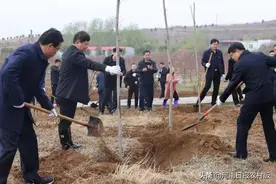 禹州市：荒山成了“花果山”荒坑变身“垂钓场”图片