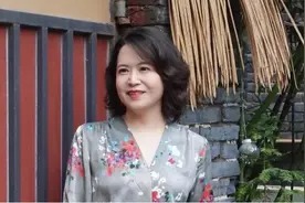 适合50岁大圆脸女人的发型，选择适合自己的发型，才更显年轻图片