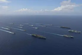 美英航母进入南海，秀肌肉不成反翻车，美核潜艇撞上“不明物体”图片