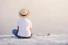 千万别小看一个内向的男孩图片