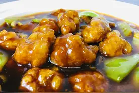 这才是“溜肉段”的正宗做法，牢记这个小窍门，不怕肉挂不上糊图片