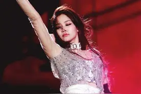 Jennie台风很稳的同时Cody也很少出错！舞台高清照非常耐看图片