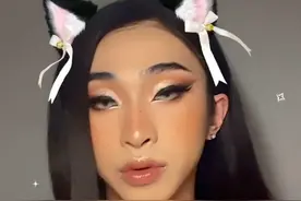 又作妖！伊能静儿子穿蕾丝吊带出镜，变猫系少女真辣眼睛图片