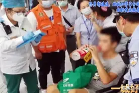 一城好人丨杨丹 郭媛媛：地铁扣停8分钟 救助发病癫痫患者图片