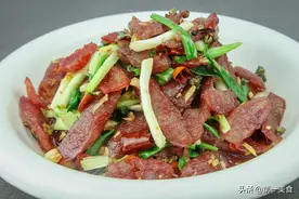 腊肠不要直接上锅炒，多做一步，腊肠香味十足不油腻，简单又下饭图片