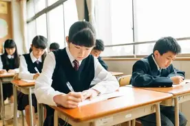杭州一班级连换5位班主任、3位数学老师！家长崩溃了：又有老师怀孕生娃？图片