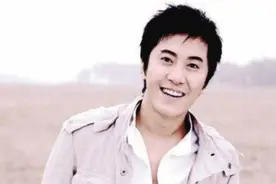 48岁毛宁与妻子生活近照，老婆貌美如花，网友：比杨钰莹更漂亮图片