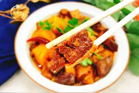 炖牛肉时，有人焯水，有人直接炖！大厨教你一招，牛肉软烂没腥味图片