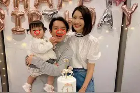 王祖蓝的女儿一看就是亲生的，父女俩的鼻子，也太像了吧图片