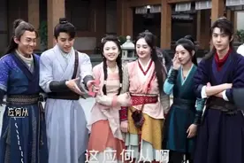 赵丽颖腰围惊人！仅有小11岁周洁琼的一半粗，网友：跟头一样宽图片