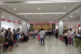 情定七夕，271对新人在牡丹区民政局喜领“结婚证”图片