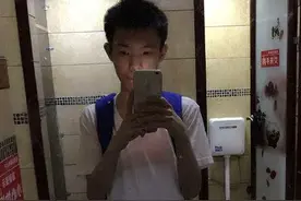 大招抢蓝瞬间屏蔽中单，受到指责后张嘉文解释：谁规定蓝是中单的图片