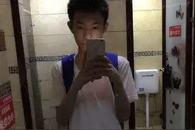 大招抢蓝瞬间屏蔽中单，受到指责后张嘉文解释：谁规定蓝是中单的图片