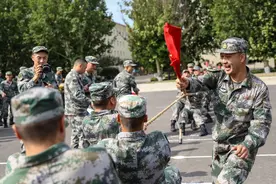 “安排”，看看军营里的国庆节是这样的图片