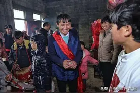 农村办喜事有听新房风俗，有人家还花钱请人听，一句老话说出原因图片