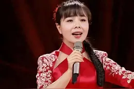 王二妮的歌声清新自然委婉动听，为什么好久不见其演出了？图片