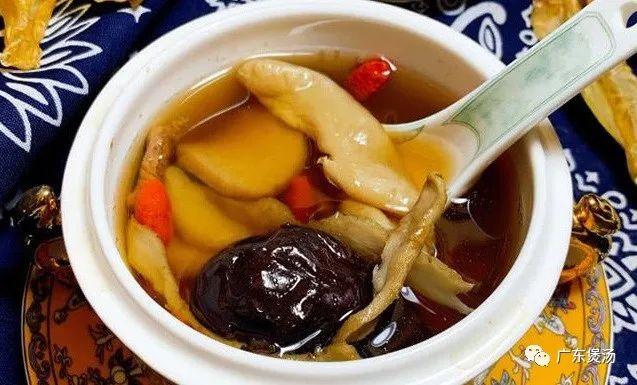 感冒能花胶响螺煲鸡汤 2026年感冒可以吃花胶鸡