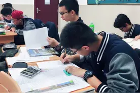 高中“晚自习”引发争议，当真会被取消吗，教育局的回复暖了图片