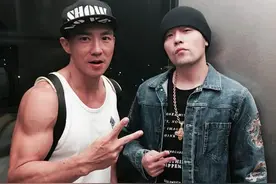 周杰伦与刘畊宏：所谓的兄弟就是，如今该我照顾你了图片