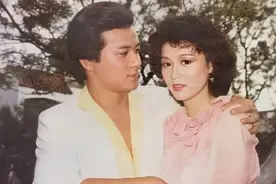 回顾黄日华梁洁华的幸福瞬间：人海之中找到了你，便一眼万年图片