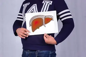 一位乙肝患者，喜欢喝酒，但每天坚持跑步，他的身体后来怎样了？图片