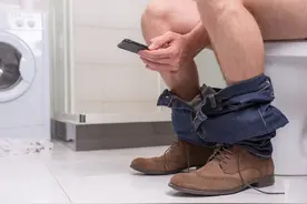 上完厕所千万记得看一眼，拉出这种便便可要小心了图片