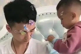 "最嫩奶爸"火了，在家带娃却被误认为是哥哥，妈妈：这是我老公图片
