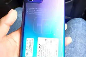 朵唯推出一款699元的安卓机，与iPhone11 Pro“撞脸”了图片