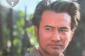 杨在葆：银幕第一“硬汉”，二婚娶小22岁老婆，客厅仍挂原配照片图片