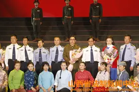 大同公安观看歌剧《江姐》图片