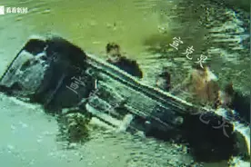 【悲剧！】沪一驾校内：教练员驾车冲入河道死亡！有多年从业经验图片