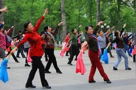 如今的中国老太太和美国老太太图片