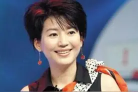 王小丫，事业高峰时淡然转身，如今看书养花喝咖啡图片