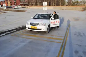 新手科目二为何总不过？老司机教你四招，记住操作不用怕！视频封面