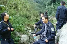 农妇隐居深山30年，猎户发现时已暴毙在家，调查后发现身份不简单图片