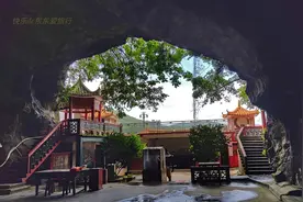 数百平米的天然岩洞高三层，内藏几十尊佛像，就在梅县绿窟潭附近图片