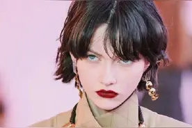 17岁高级厌世脸模特Sofia Steinberg 超A的俄罗斯美女图片